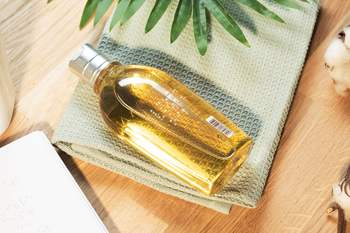 Large-Picture-Almond-Shower-Gel-Bottle-Braille